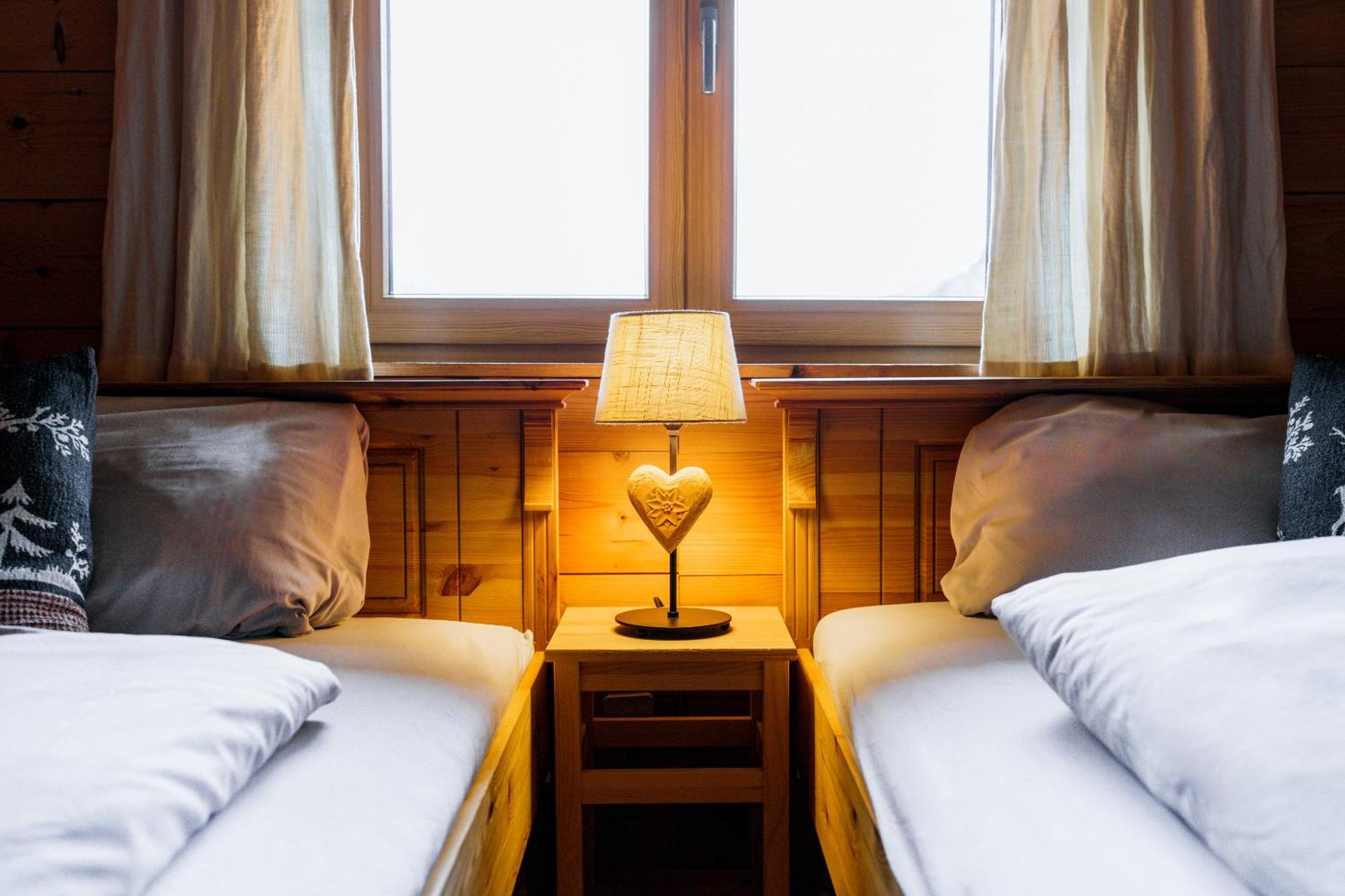 Ski-In & Ski-Out Out Chalet Maria With Amazing Mountain View Maria Alm am Steinernen Meer Oda fotoğraf